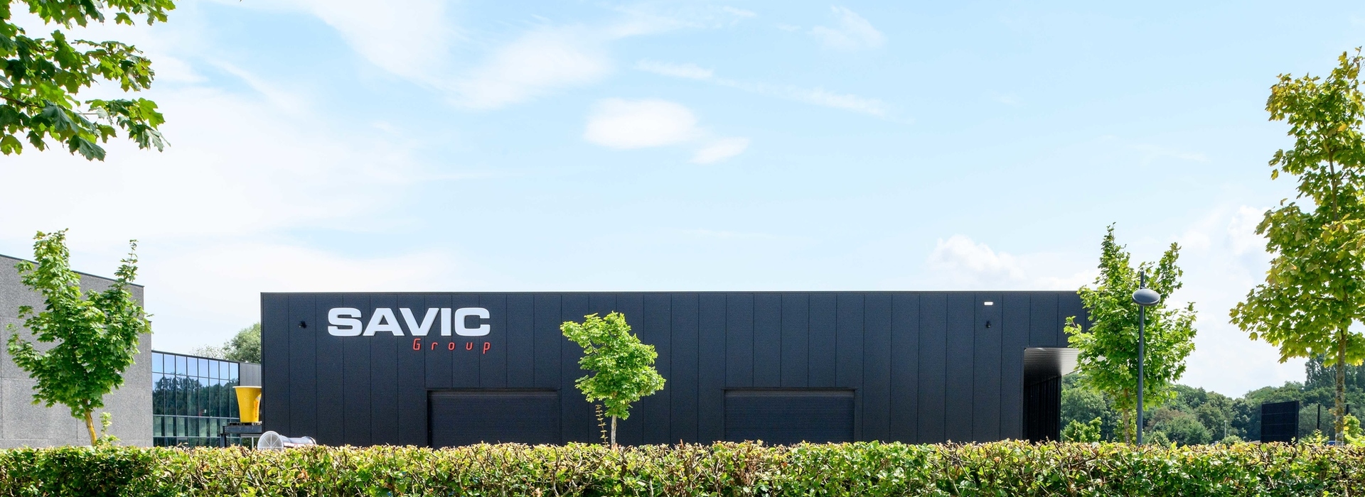 banner gebouw savic group 002
